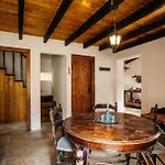 Krasospito 1850 - A Corfiot Wine House Reborn 度假居 莱夫基米