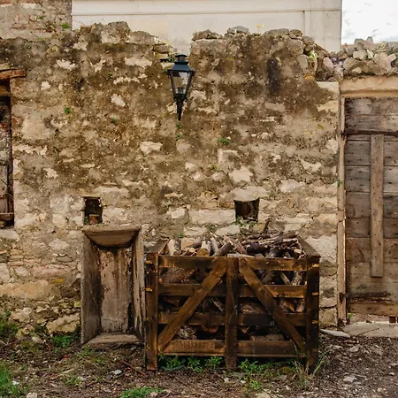 Krasospito - The History Of The Ruins Semesterbostad *