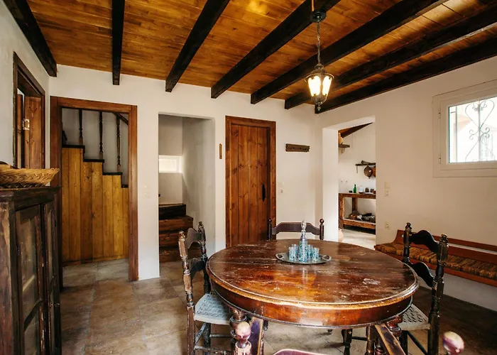 Krasospito 1850 - A Corfiot Wine House Reborn بيت للعطل ليفكيمي