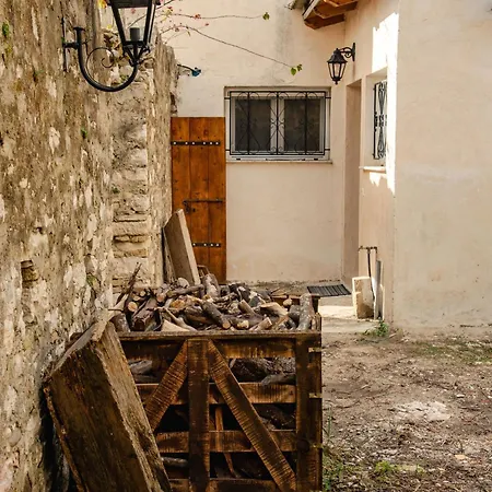 Krasospito - The History Of The Ruins Vakantiehuis