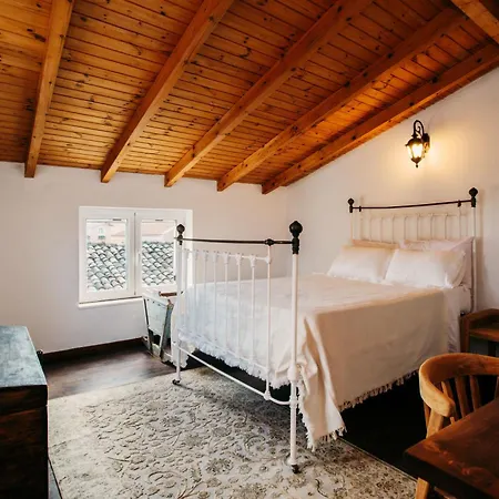 Case de vacanță Krasospito 1850 - A Corfiot Wine House Reborn